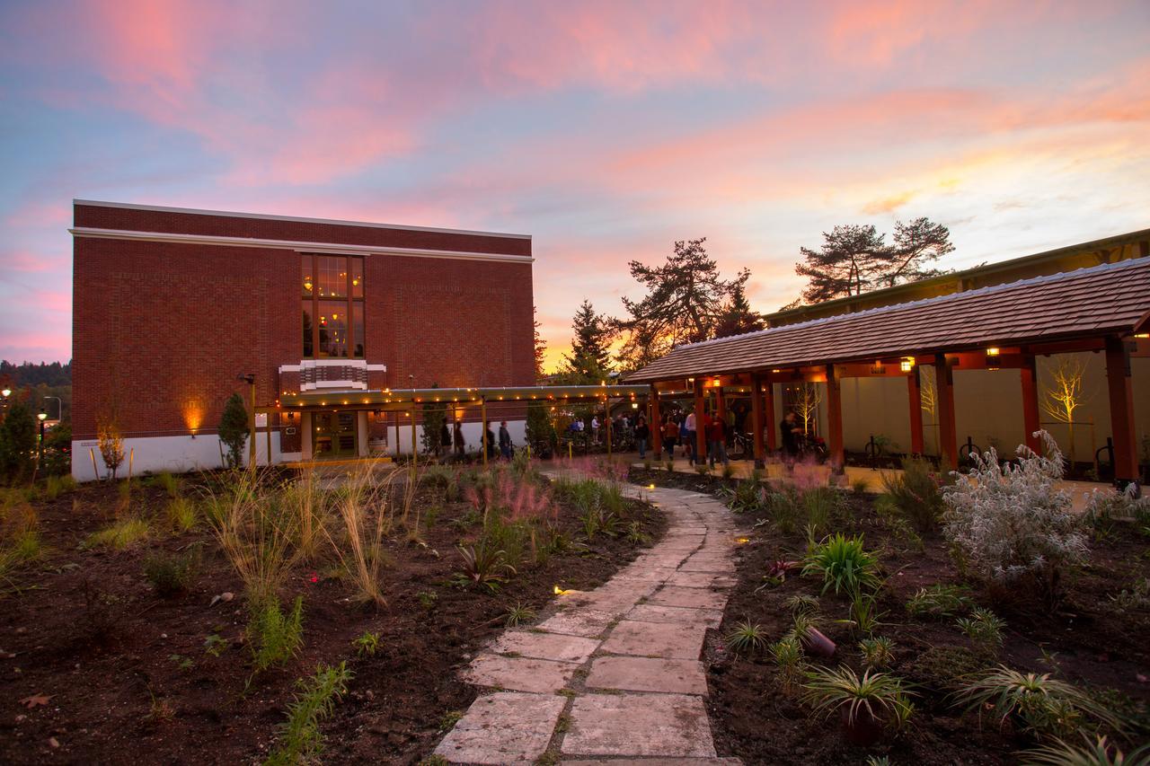Mcmenamins Anderson School Hotel Bothell Bagian luar foto