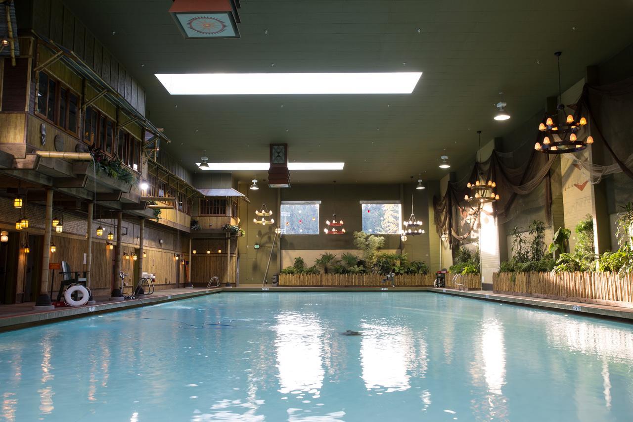 Mcmenamins Anderson School Hotel Bothell Bagian luar foto