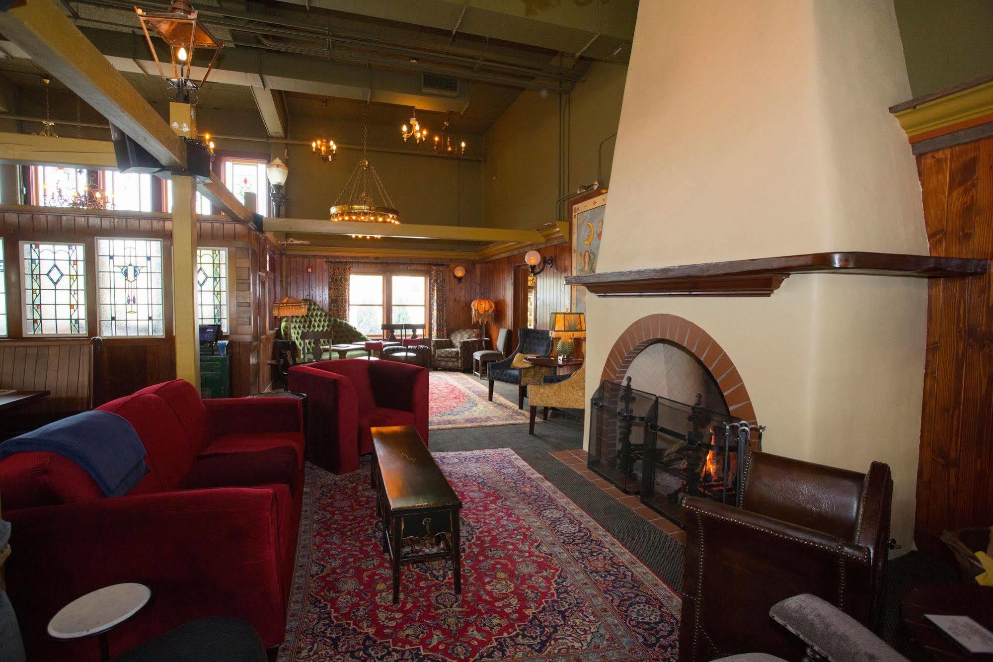 Mcmenamins Anderson School Hotel Bothell Bagian luar foto